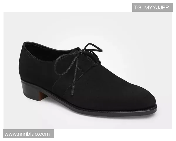 掘金登机飞往旧金山 清一色黑色运动装主打一个免费