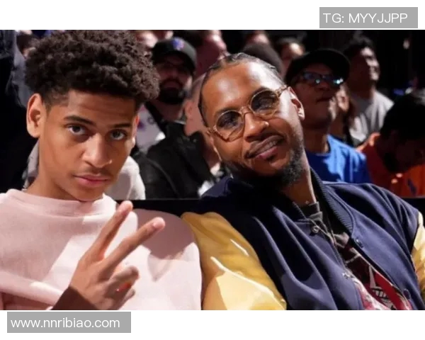 甜瓜儿子基扬大学首秀15分!詹姆斯:好样的小侄子 向你致敬🫡 甜瓜儿子基扬大学首秀15分!詹姆斯:好样的小侄子 向你致敬🫡